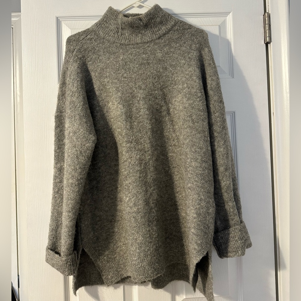 Abercrombie oversized gray sweater